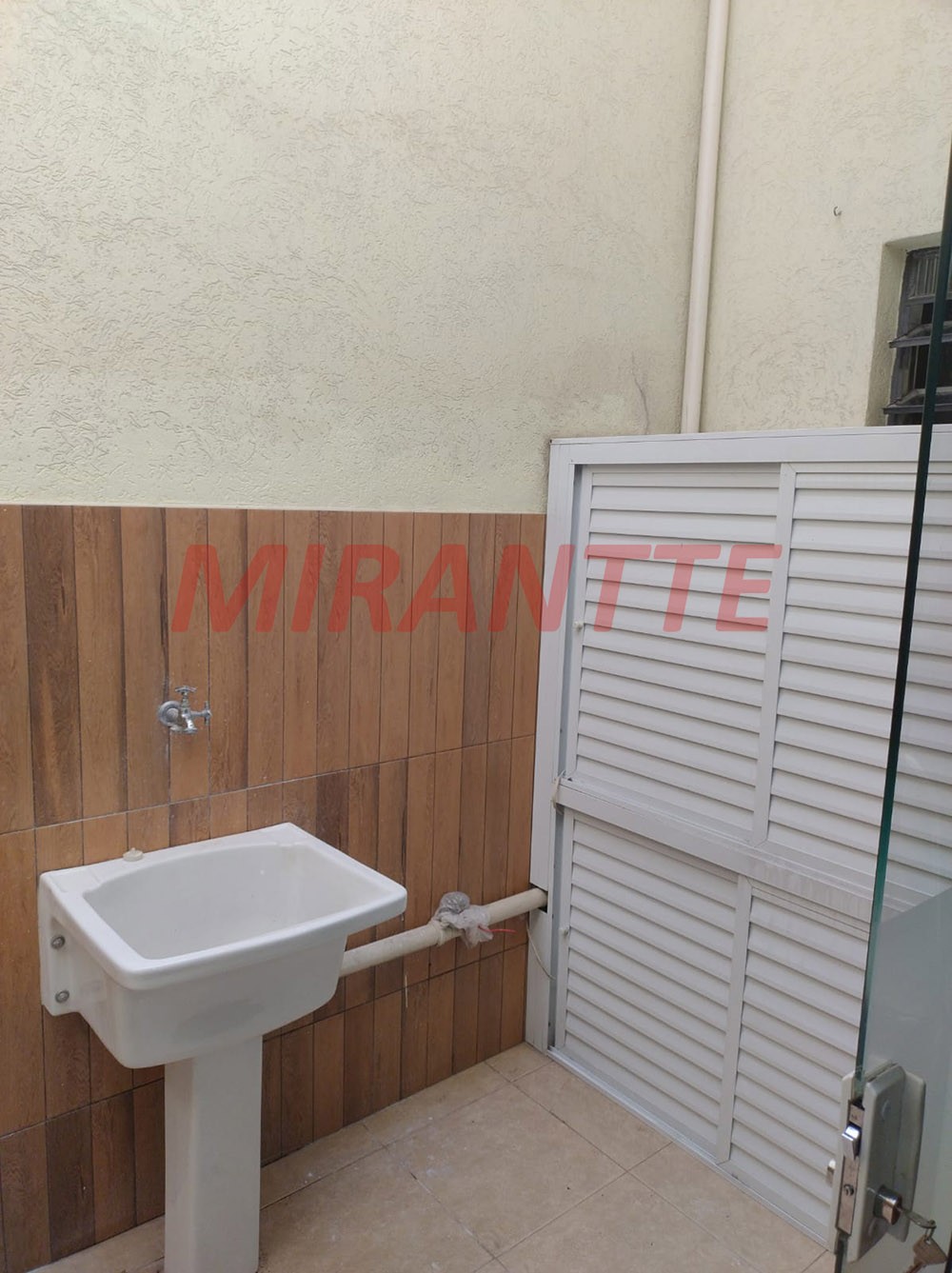 Sobrado de 240m² com 4 quartos em Conjunto Residencial Santa Terezinha