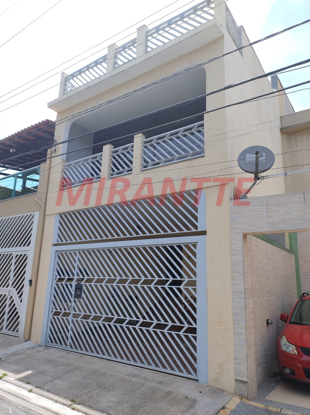Sobrado de 240m² com 4 quartos em Conjunto Residencial Santa Terezinha