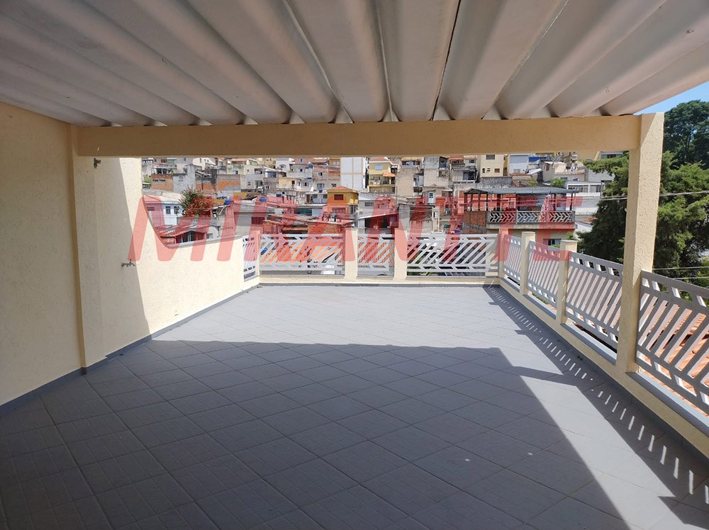 Sobrado de 240m² com 4 quartos em Conjunto Residencial Santa Terezinha