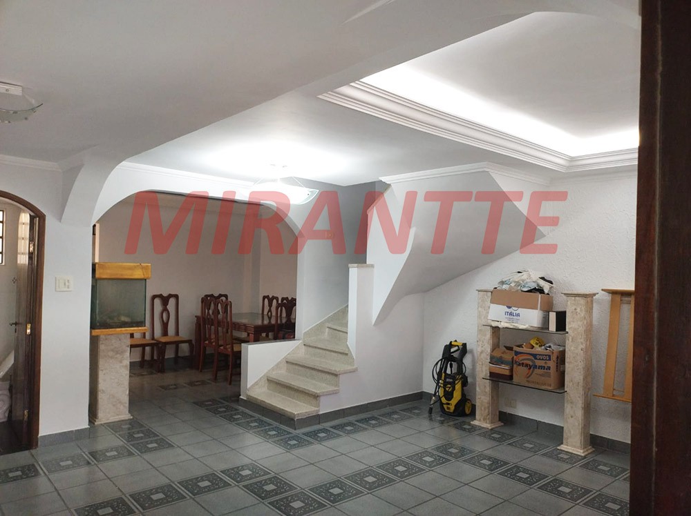 Sobrado de 240m² com 4 quartos em Conjunto Residencial Santa Terezinha