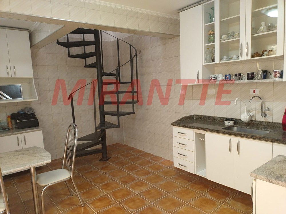 Sobrado de 240m² com 4 quartos em Conjunto Residencial Santa Terezinha