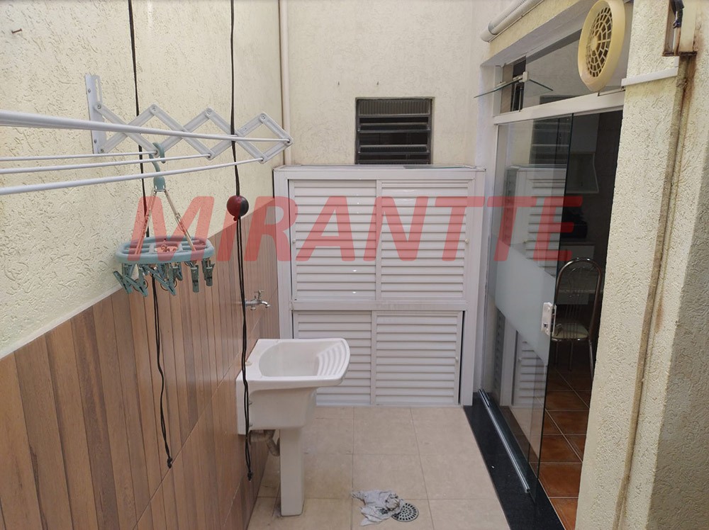 Sobrado de 240m² com 4 quartos em Conjunto Residencial Santa Terezinha