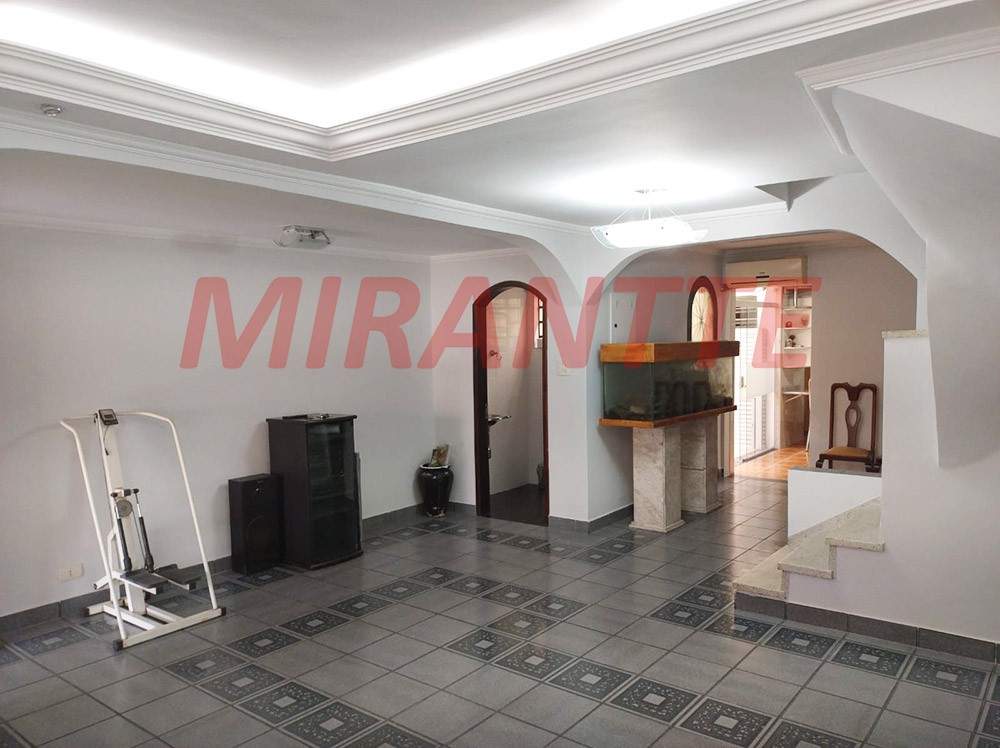 Sobrado de 240m² com 4 quartos em Conjunto Residencial Santa Terezinha