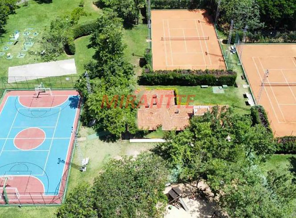 Terreno de 810m² em Centro