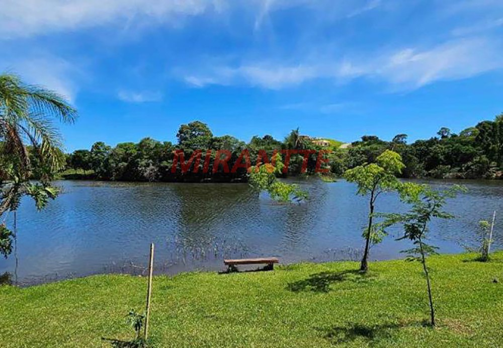 Terreno de 810m² em Centro