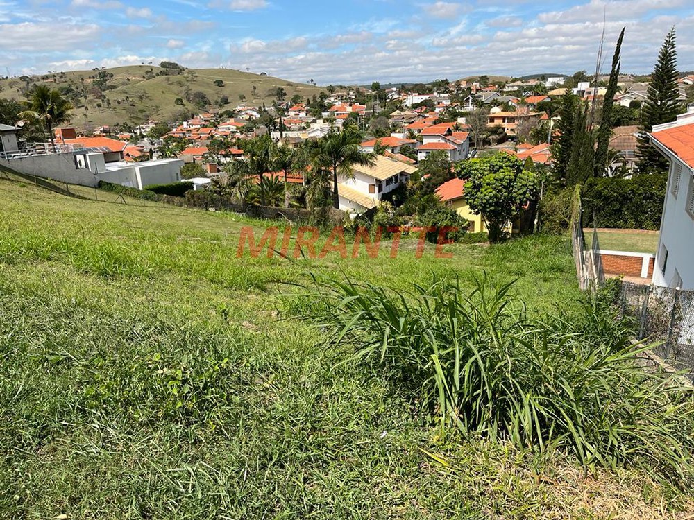 Terreno de 810m² em Centro