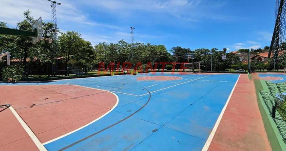 Terreno de 810m² em Centro