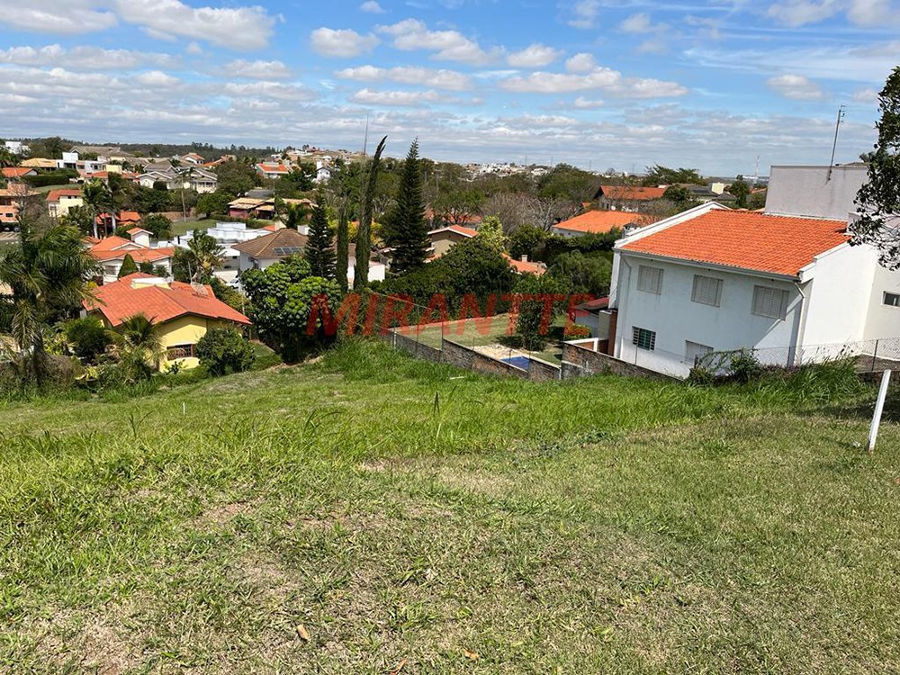 Terreno de 810m² em Centro