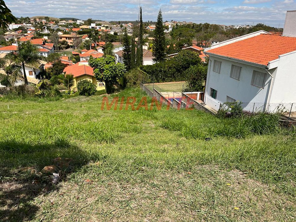 Terreno de 810m² em Centro
