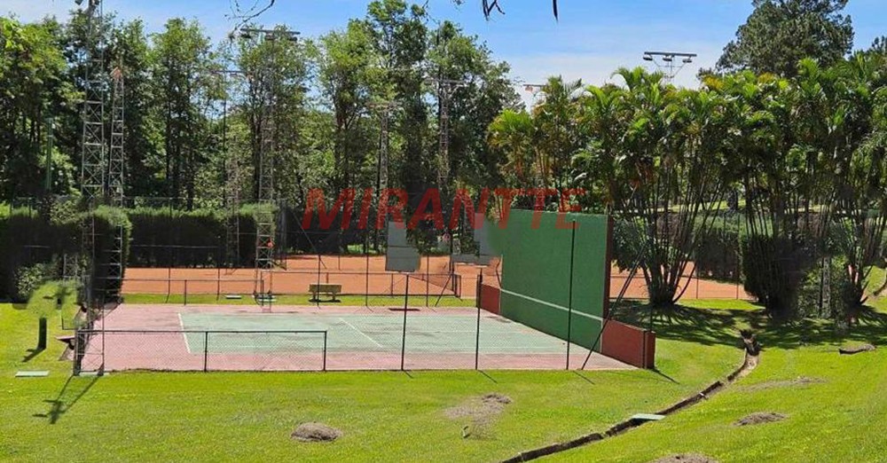Terreno de 810m² em Centro