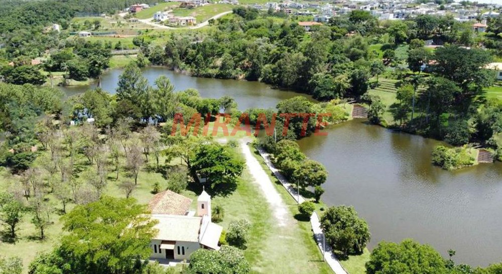 Terreno de 810m² em Centro
