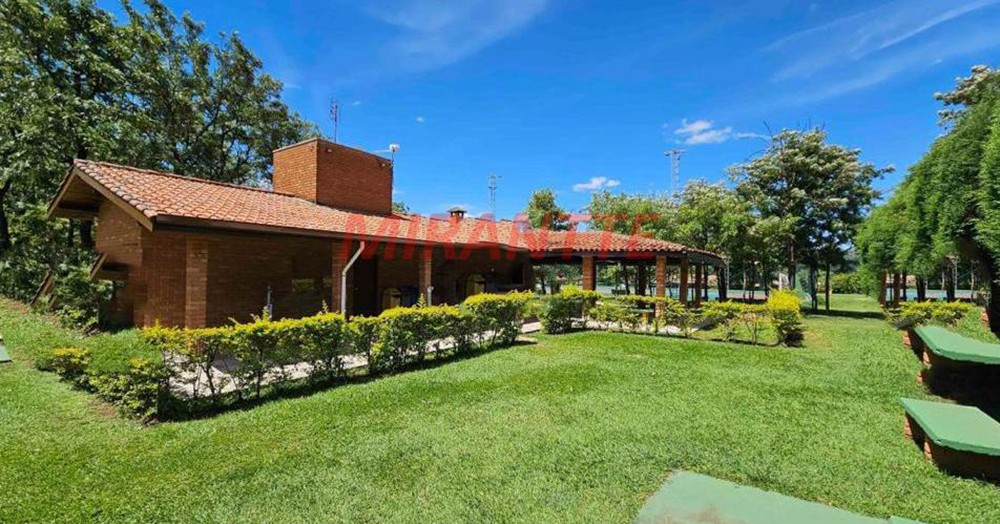 Terreno de 810m² em Centro