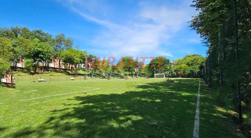 Terreno de 810m² em Centro