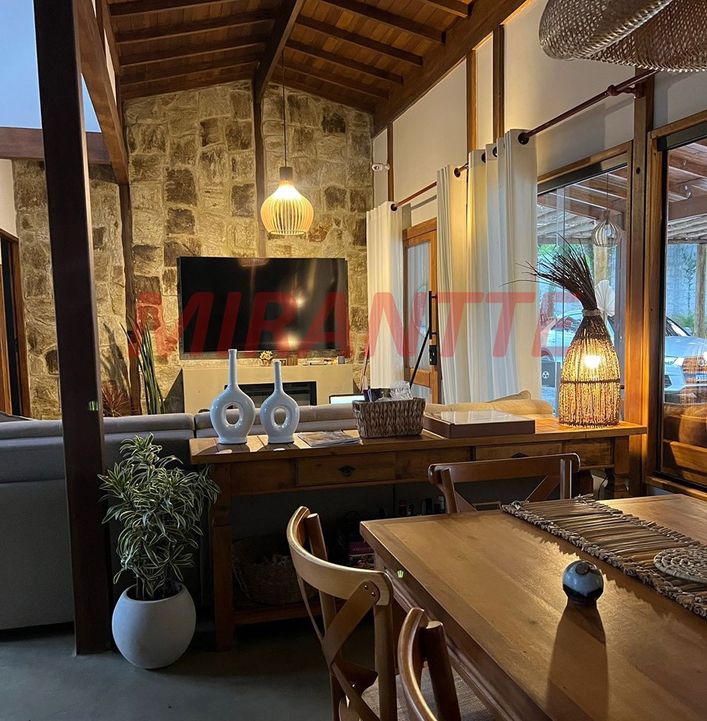 Casa terrea de 170m² com 3 quartos em Serra da Cantareira