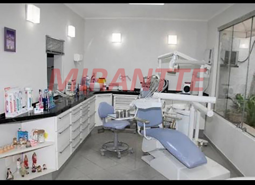 Sobrado de 256m² com 4 quartos em Santana