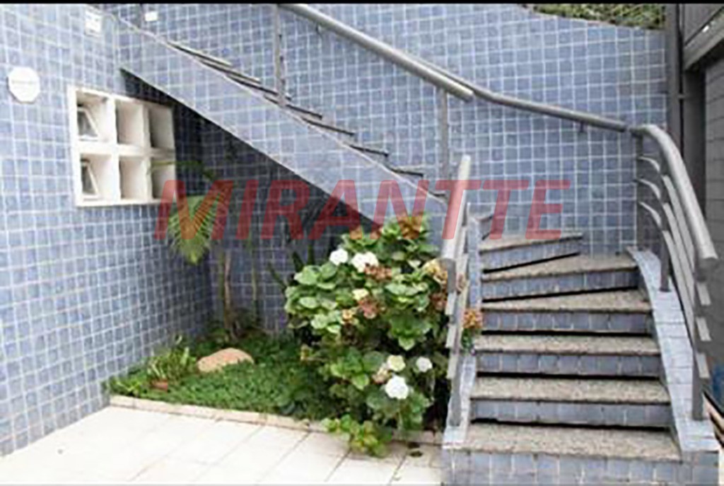 Sobrado de 256m² com 4 quartos em Santana