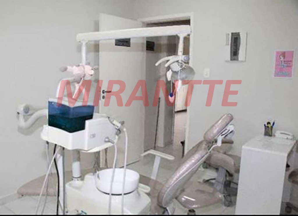 Sobrado de 256m² com 4 quartos em Santana