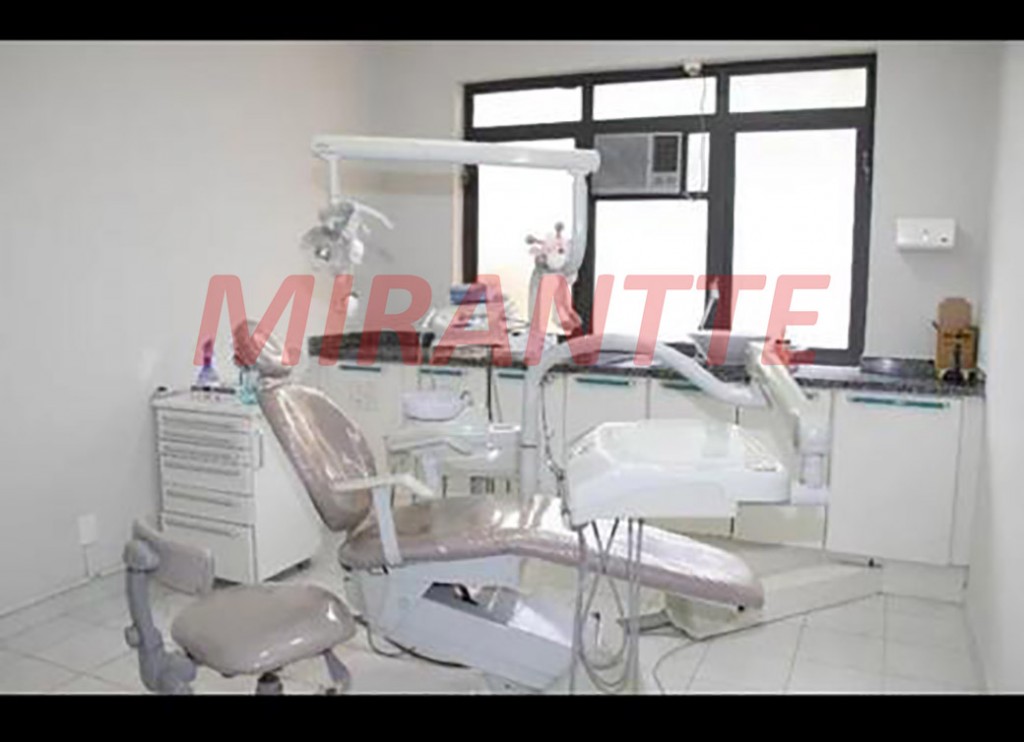 Sobrado de 256m² com 4 quartos em Santana