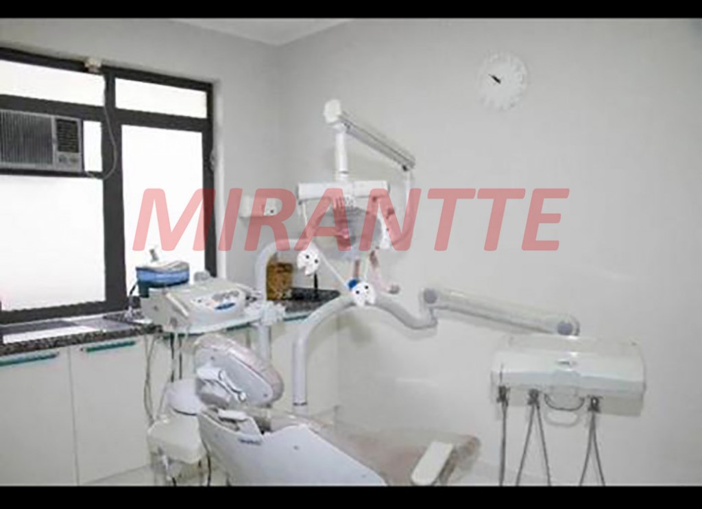 Sobrado de 256m² com 4 quartos em Santana
