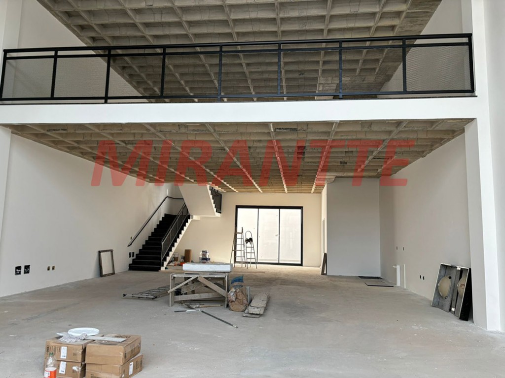 Comercial de 400m² em Água Fria
