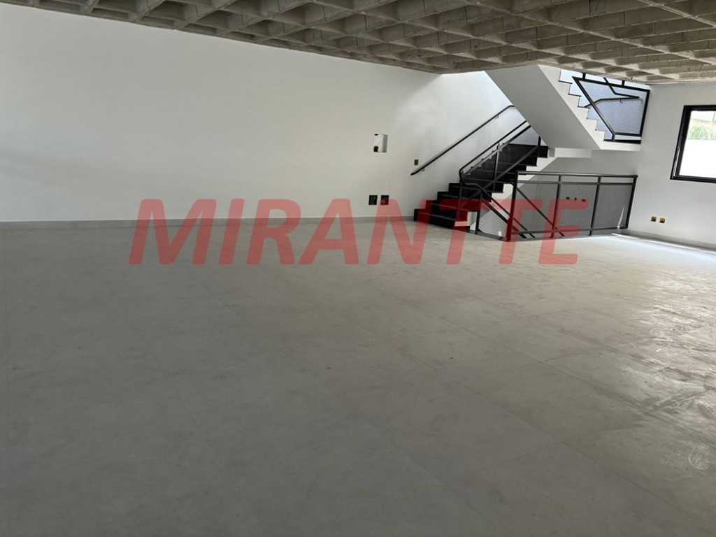 Comercial de 400m² em Água Fria