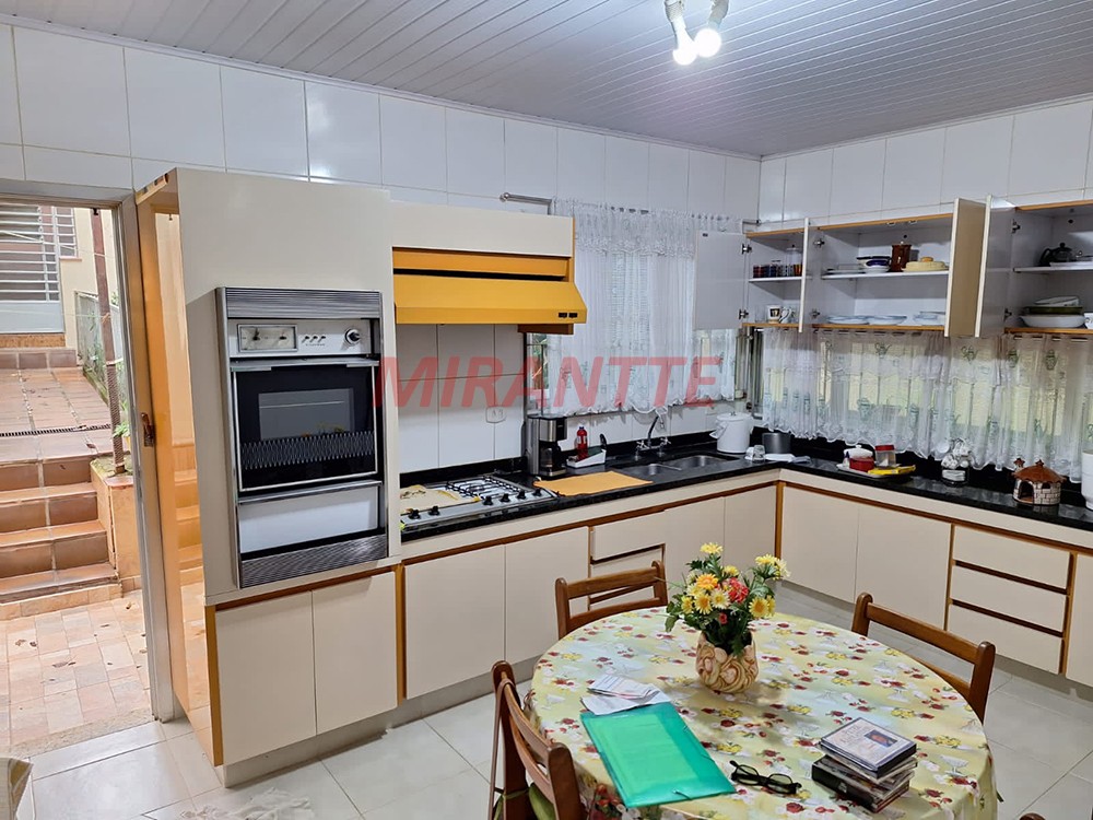 Sobrado de 228m² com 4 quartos em Jardim São Paulo