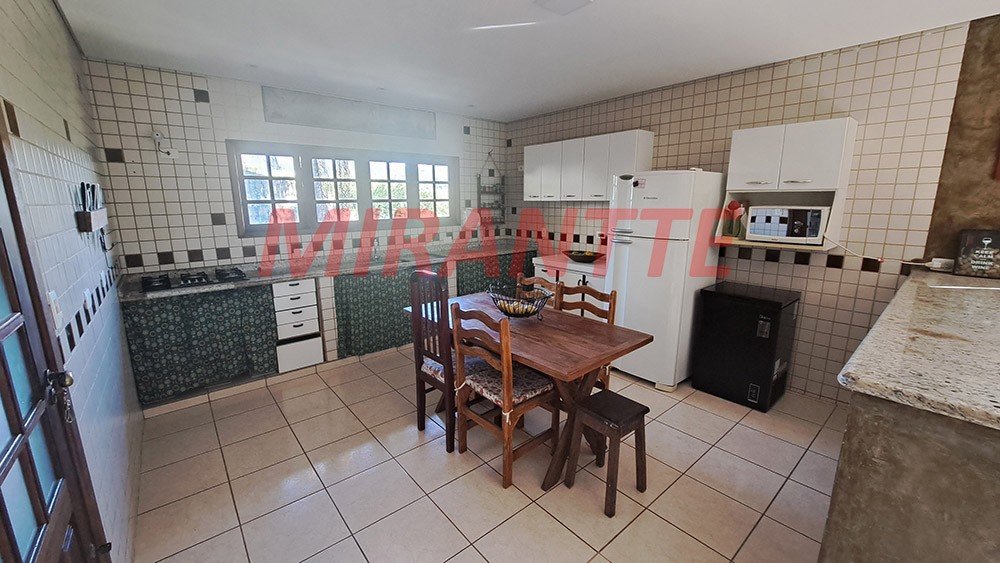 Sobrado de 347m² com 4 quartos em Centro – Mairiporã