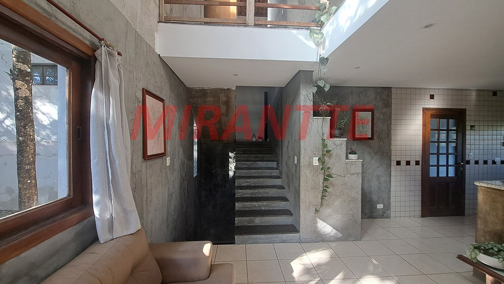 Sobrado de 347m² com 4 quartos em Centro – Mairiporã