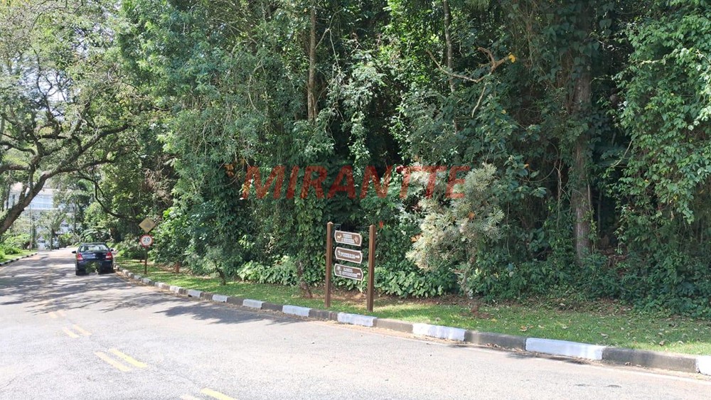Terreno de 1011m² em Serra da Cantareira