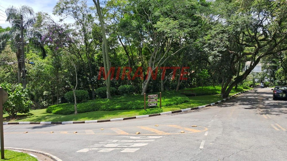 Terreno de 1011m² em Serra da Cantareira