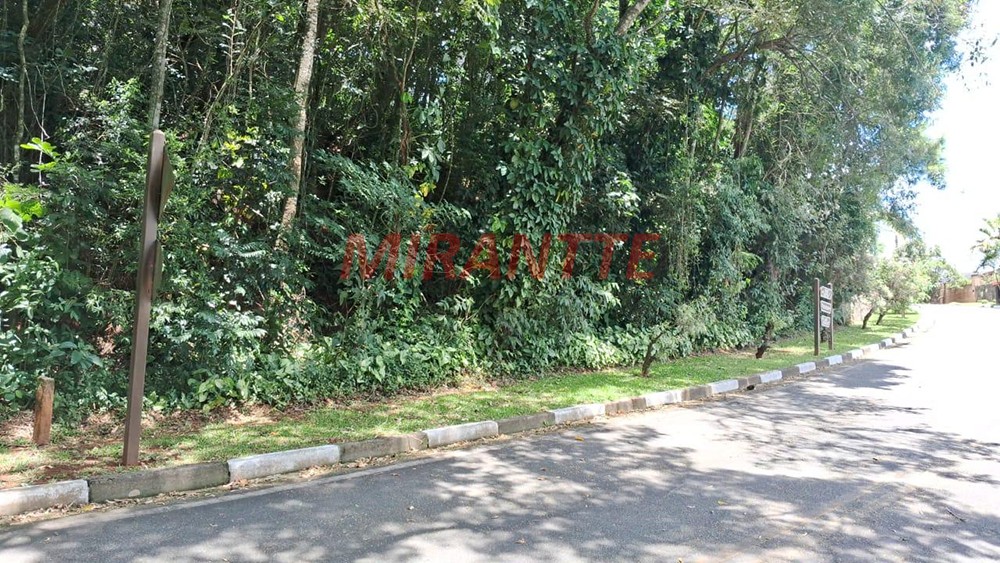 Terreno de 1011m² em Serra da Cantareira