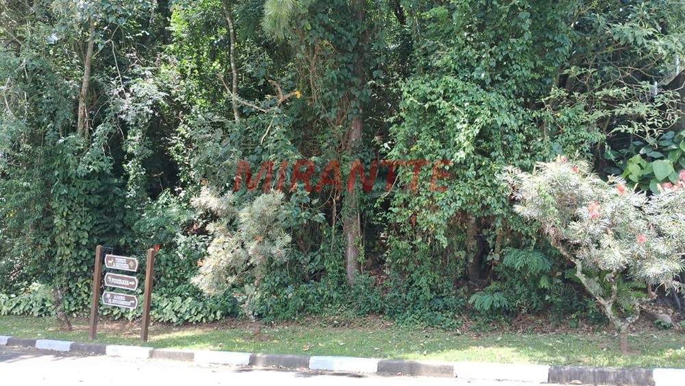 Terreno de 1011m² em Serra da Cantareira