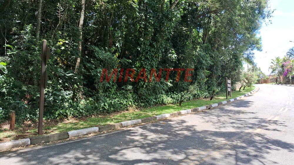 Terreno de 1011m² em Serra da Cantareira