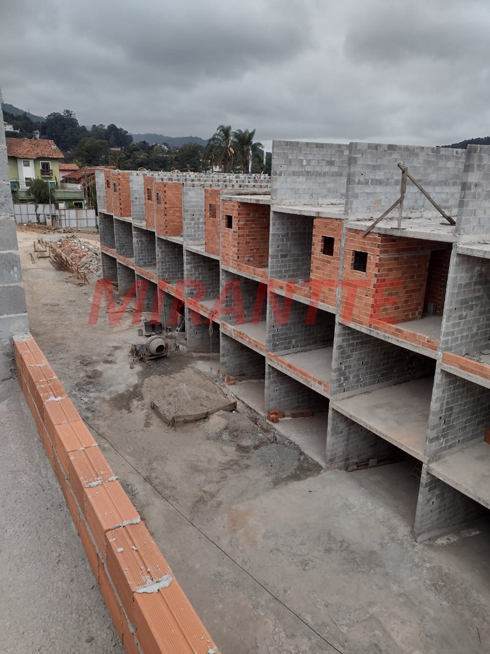 Cond. fechado de 143m² com 3 quartos em Tremembe