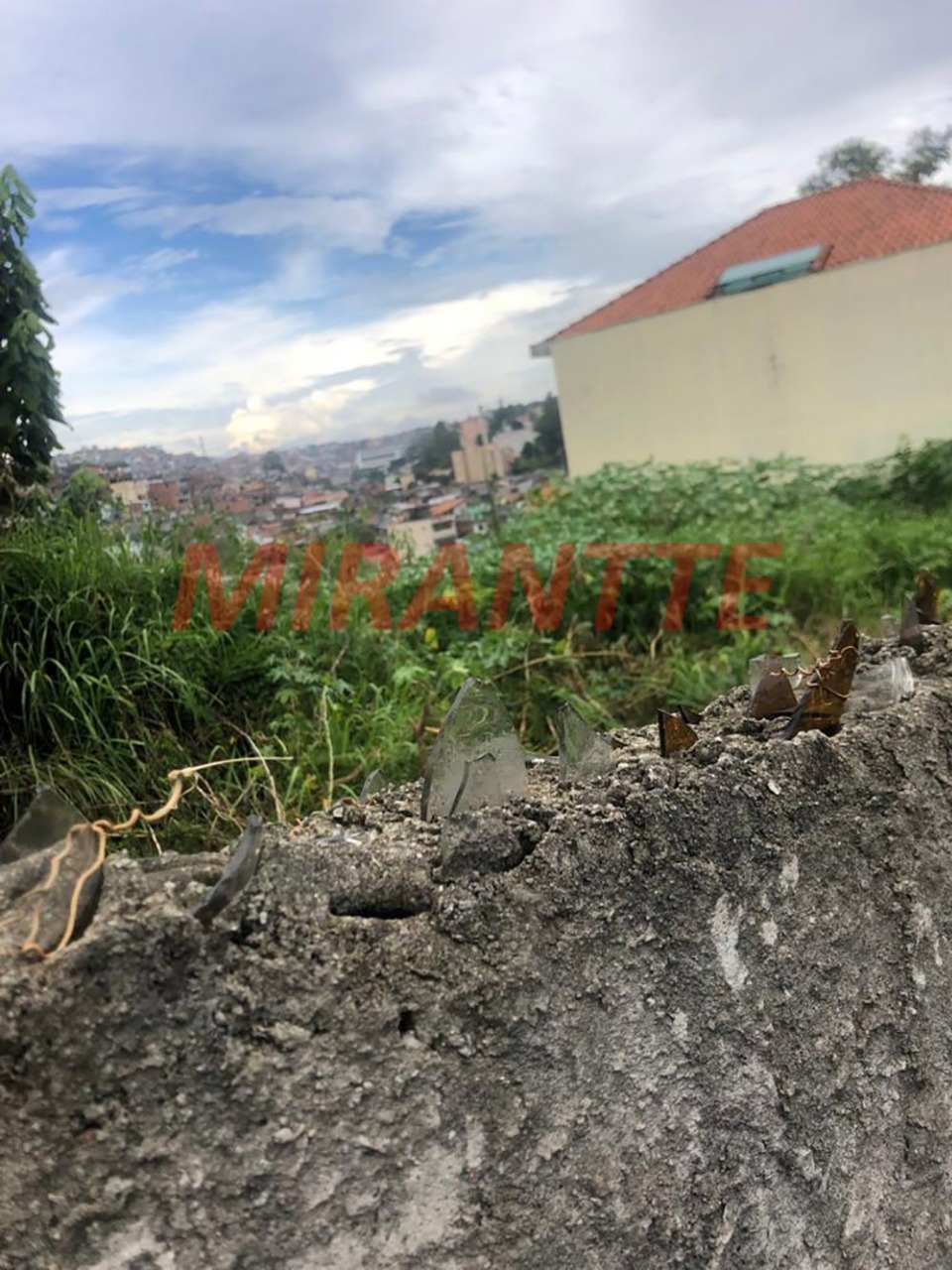 Terreno de 370m² em Jardim Guapíra