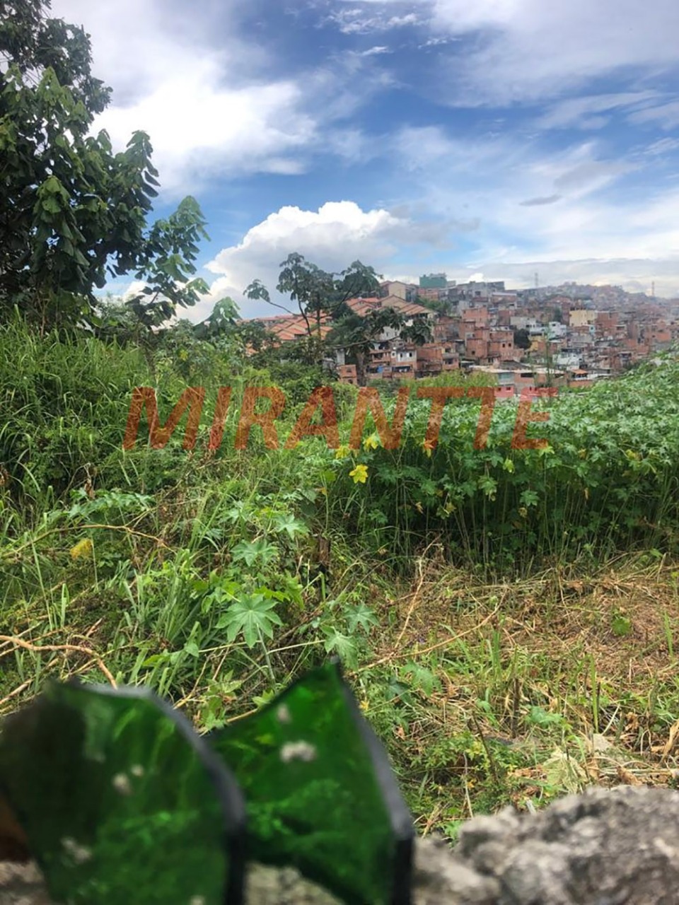 Terreno de 370m² em Jardim Guapíra