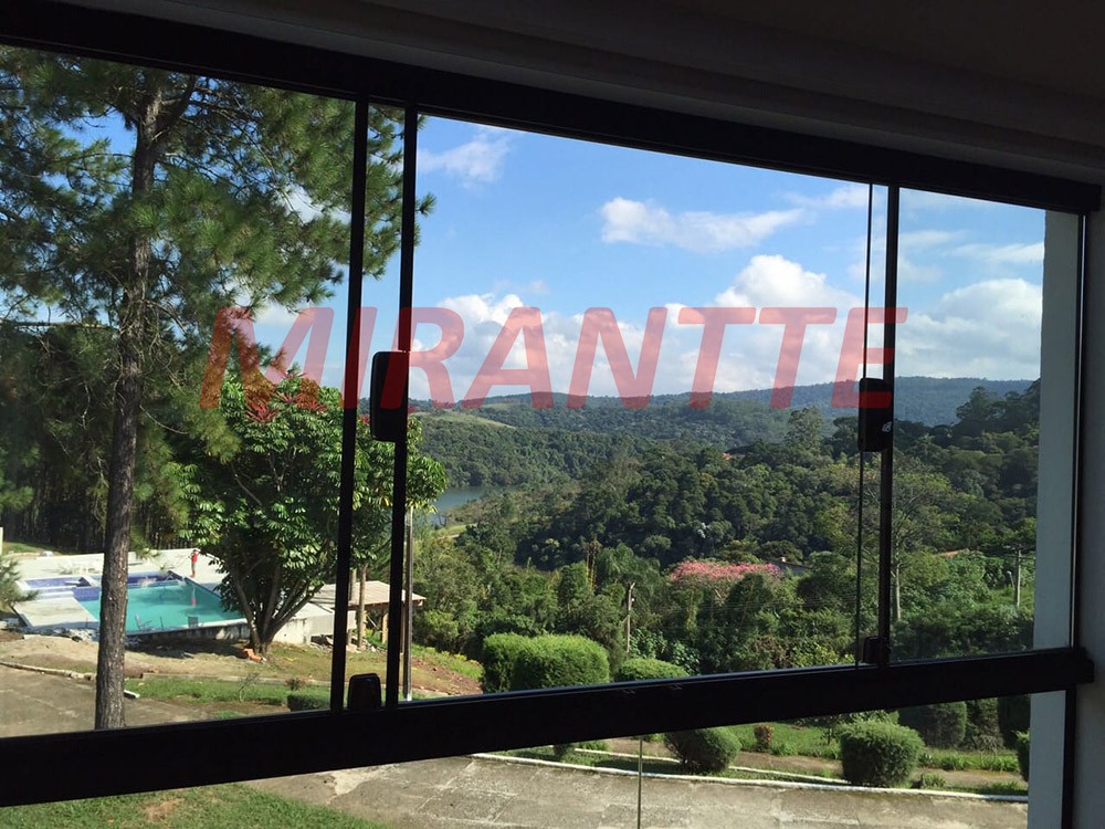Sobrado de 360m² com 3 quartos em Serra da Cantareira