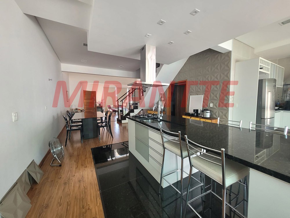 Sobrado de 360m² com 3 quartos em Serra da Cantareira