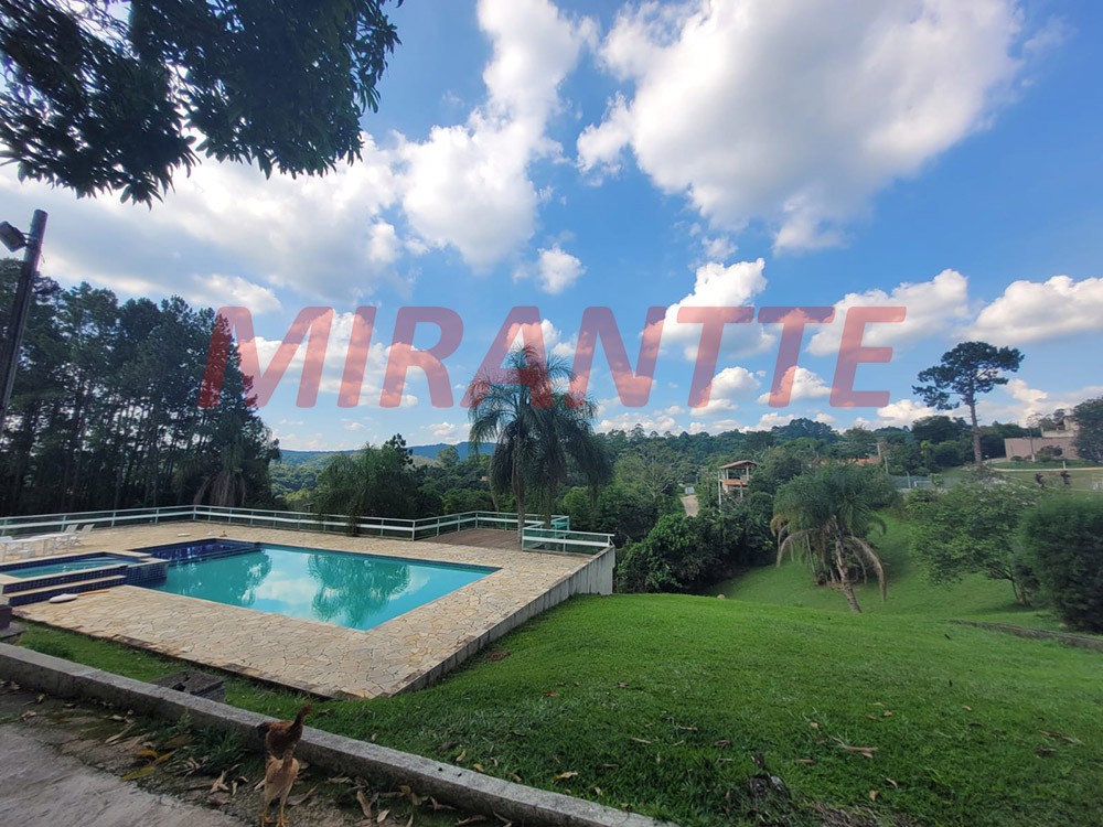 Sobrado de 360m² com 3 quartos em Serra da Cantareira