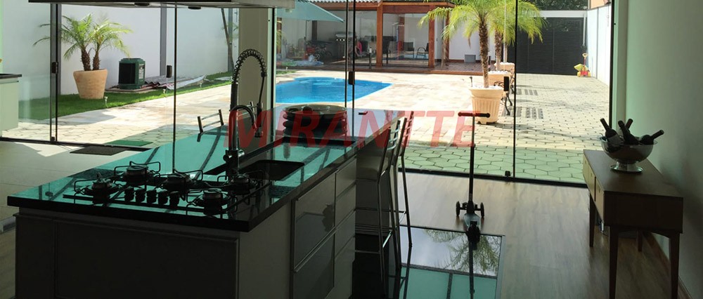 Sobrado de 360m² com 3 quartos em Serra da Cantareira