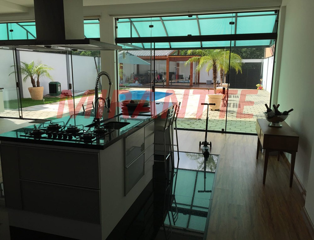 Sobrado de 360m² com 3 quartos em Serra da Cantareira