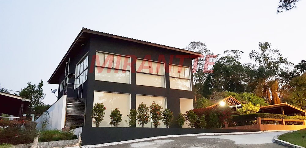 Sobrado de 360m² com 3 quartos em Serra da Cantareira