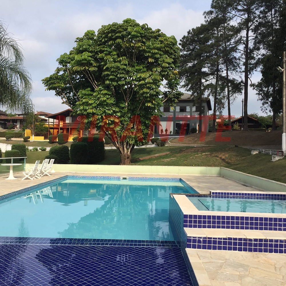 Sobrado de 360m² com 3 quartos em Serra da Cantareira