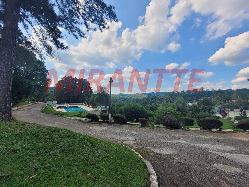 Sobrado de 360m² com 3 quartos em Serra da Cantareira