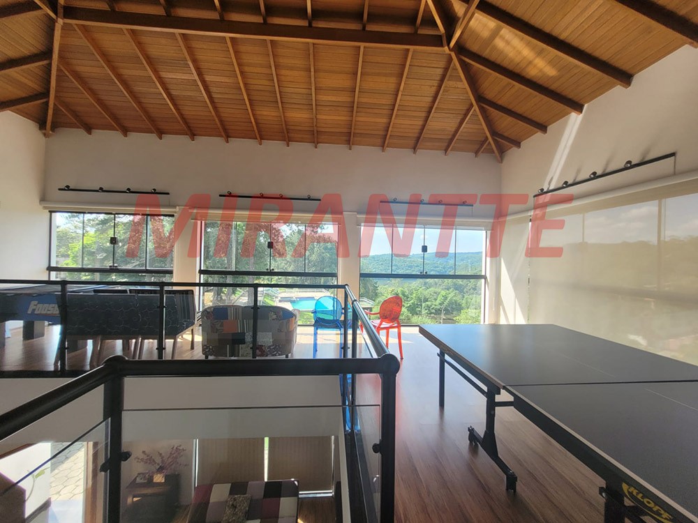 Sobrado de 360m² com 3 quartos em Serra da Cantareira