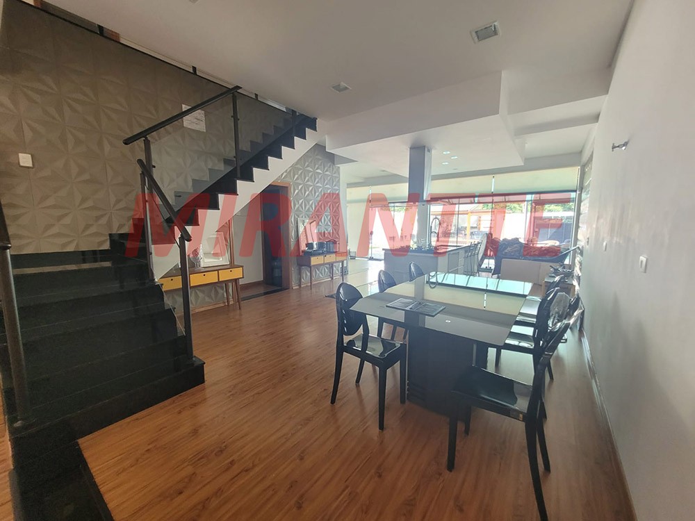 Sobrado de 360m² com 3 quartos em Serra da Cantareira