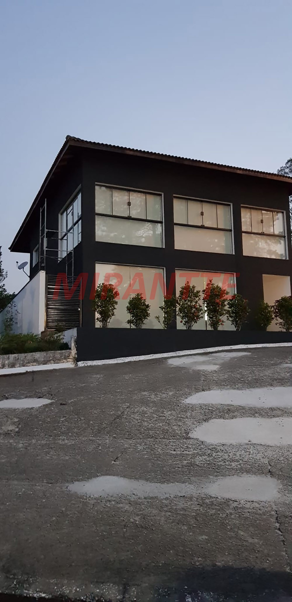 Sobrado de 360m² com 3 quartos em Serra da Cantareira