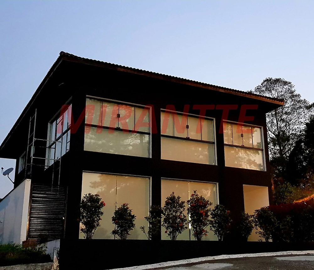 Sobrado de 360m² com 3 quartos em Serra da Cantareira