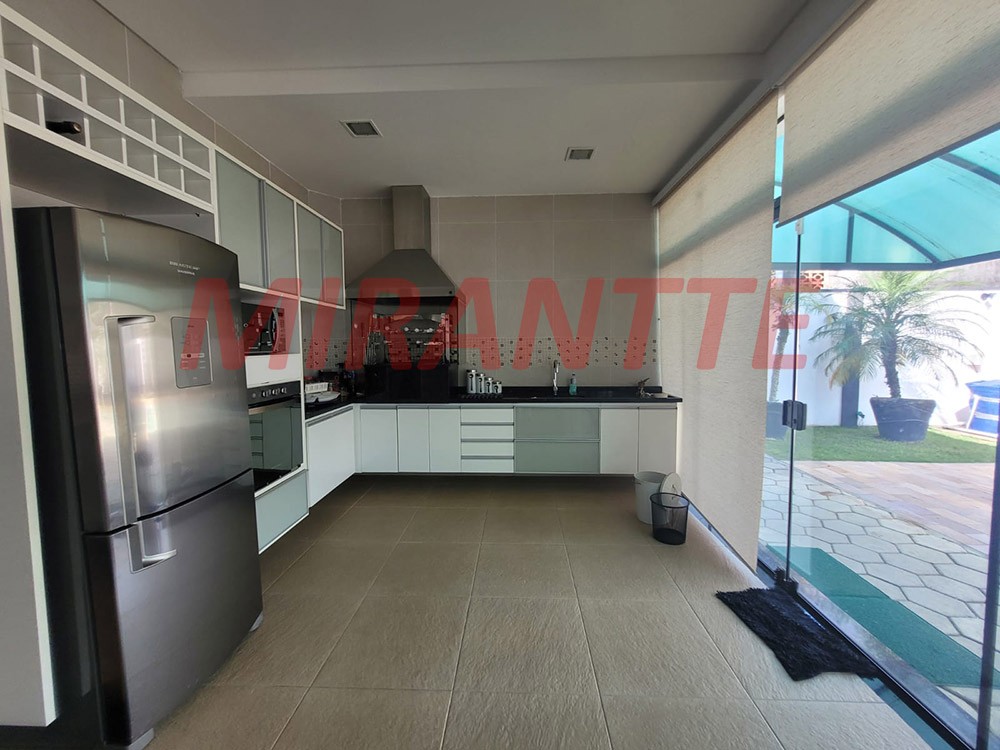 Sobrado de 360m² com 3 quartos em Serra da Cantareira