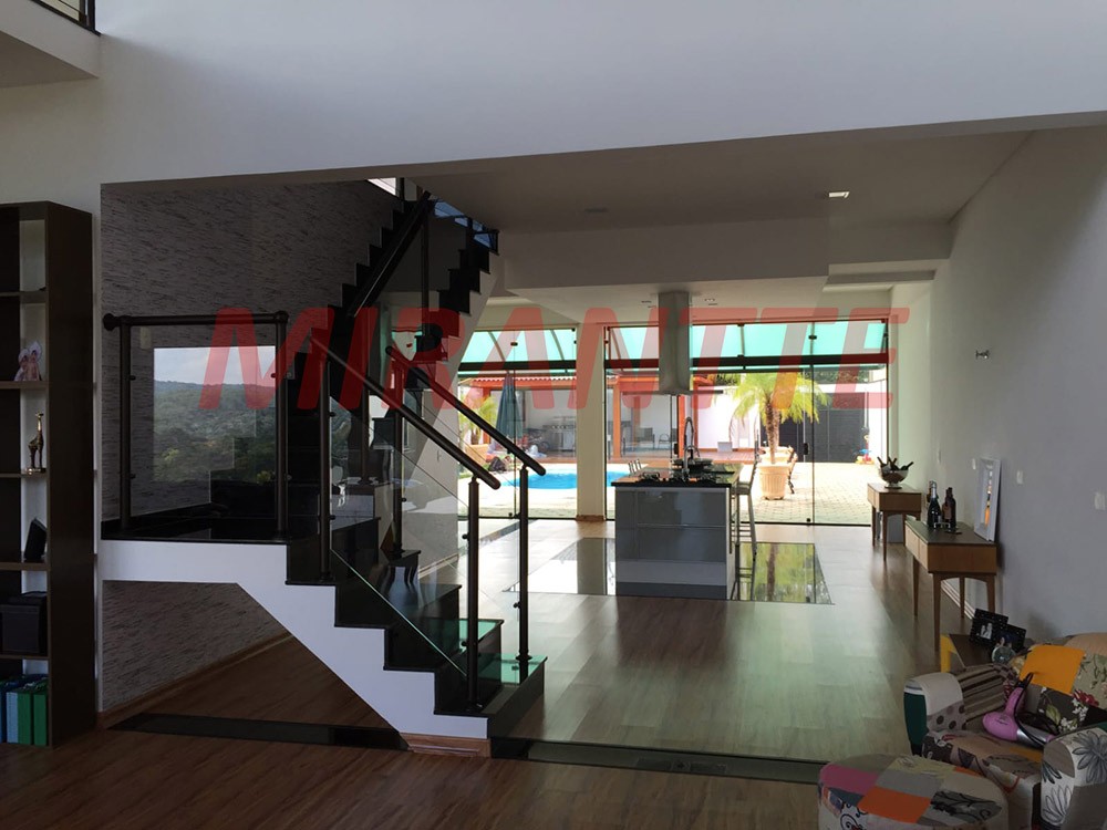 Sobrado de 360m² com 3 quartos em Serra da Cantareira